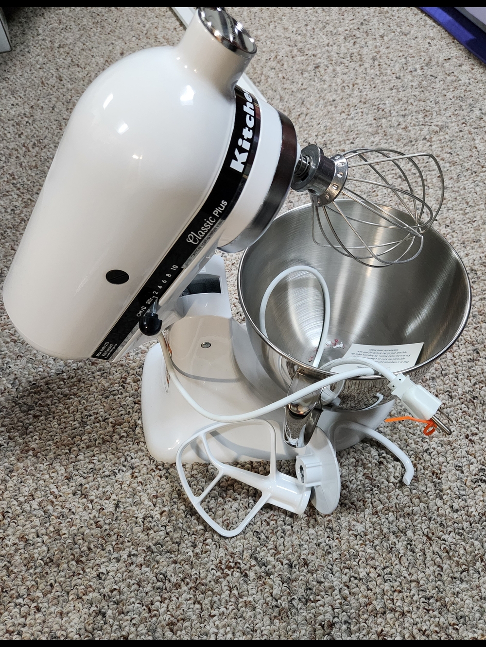 NWOB KitchenAid Classic Plus White 4.5 QT Tilt Head Stand Mixer
